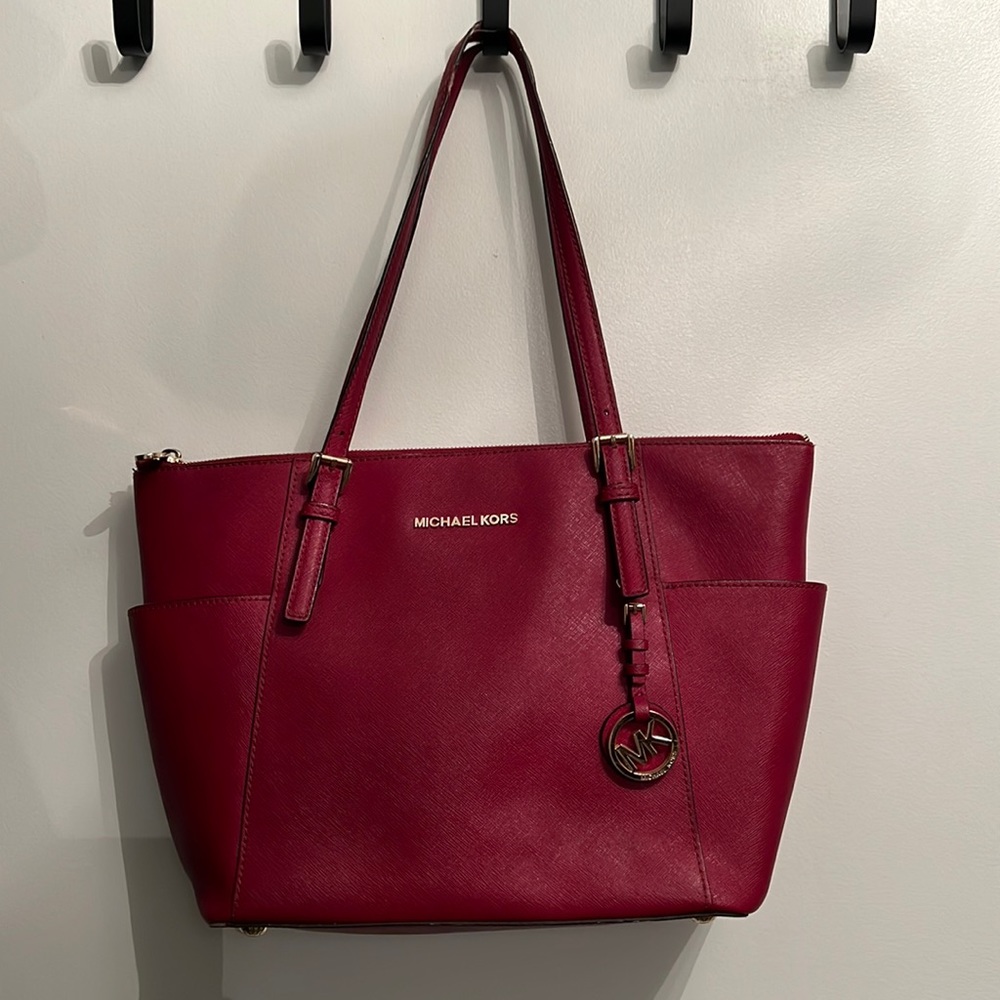 Michael Kors Red lotte Large Saffiano Leather Top-Zip Tote Bag